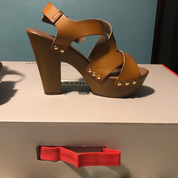 Tan platform heels - Picture 3 of 4